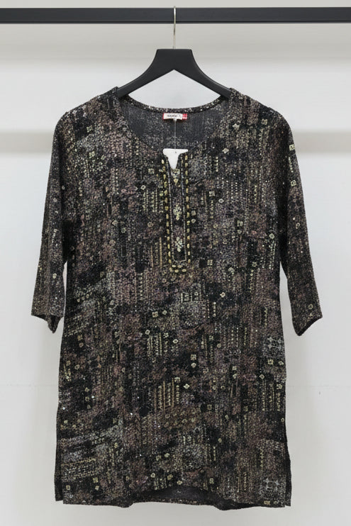 Black patterned top